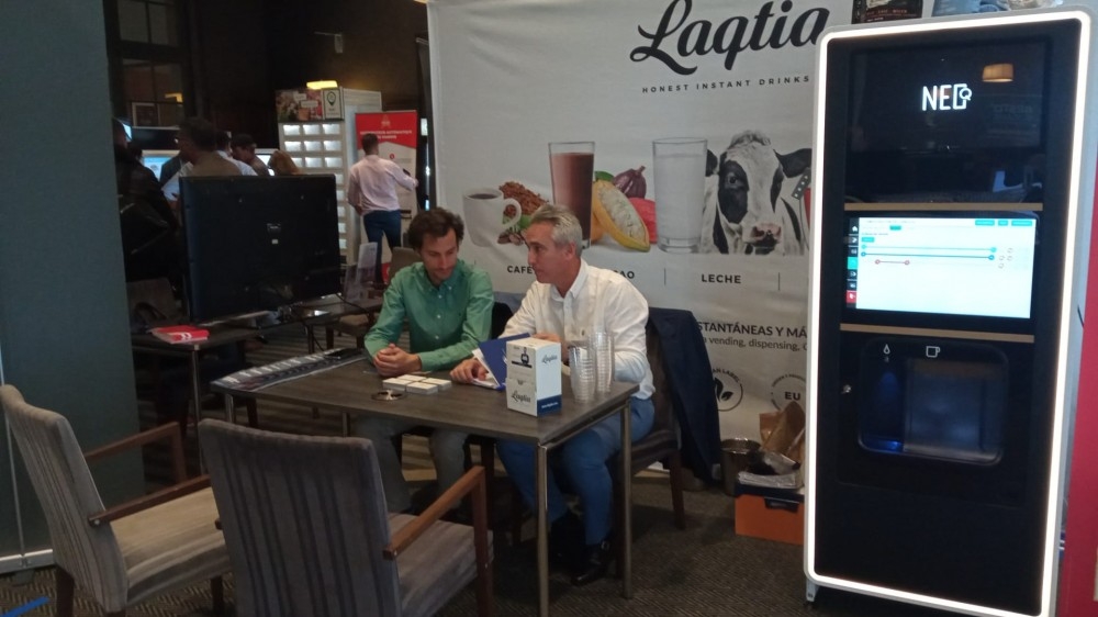 Laqtia stand evento francés